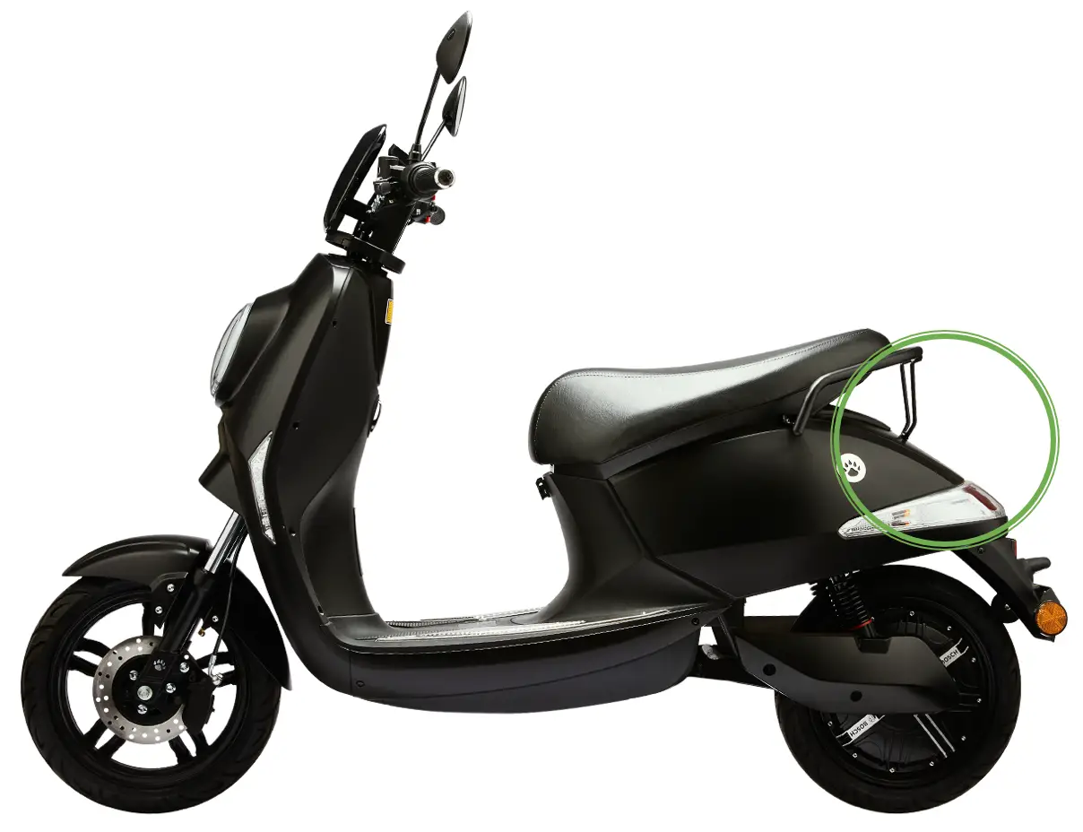 Omslag middenachter | Vässla Scooter